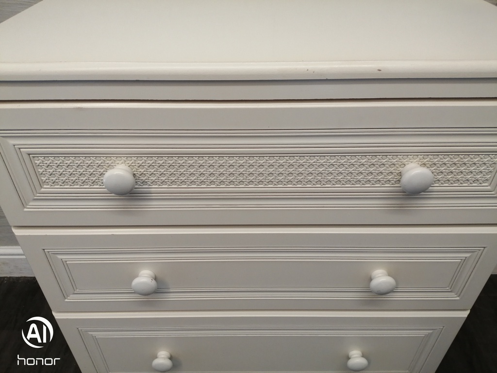 ALSTONS White three Drawer Chest