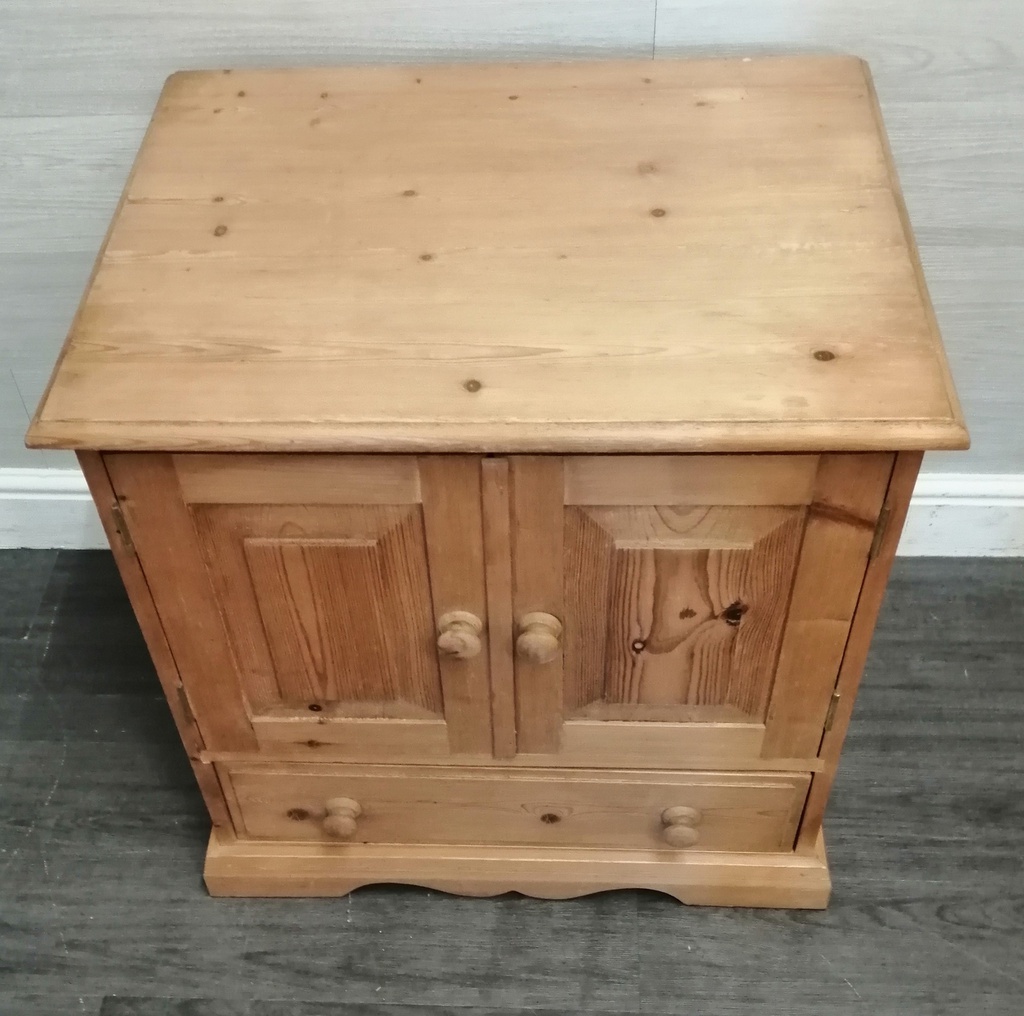 NEAT SOLID PINE UNIT