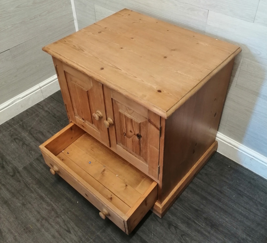 NEAT SOLID PINE UNIT