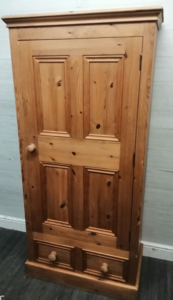 QUALITY NEAT SINGLE DOOR PINE WARDROBE