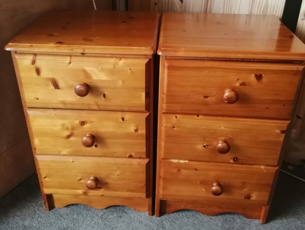Pair of pine bedsides chests