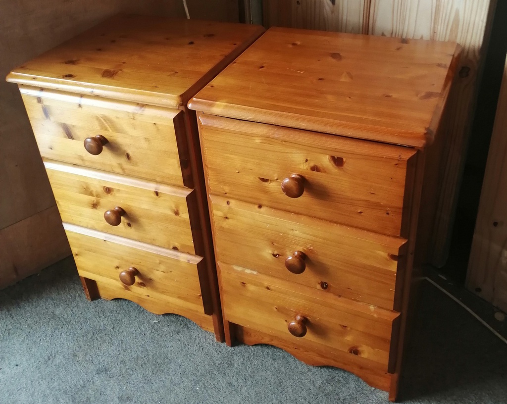 Pair of pine bedsides chests