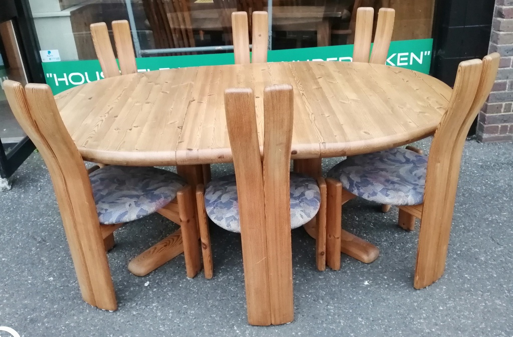 STYLISH DANISH PINE EXTENDING TABLE &amp; SIX CHAIRS