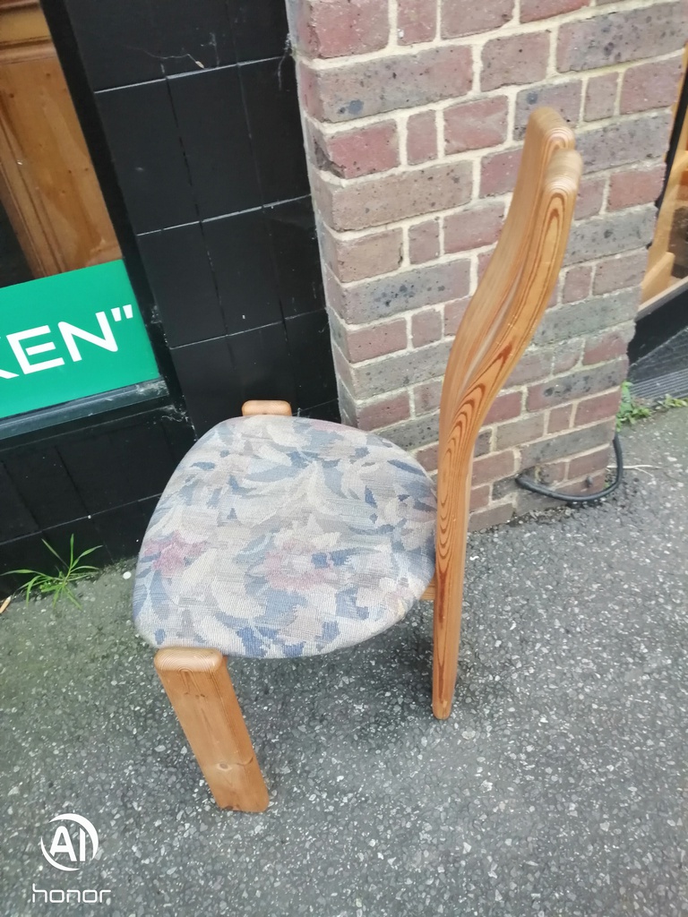 STYLISH DANISH PINE EXTENDING TABLE &amp; SIX CHAIRS