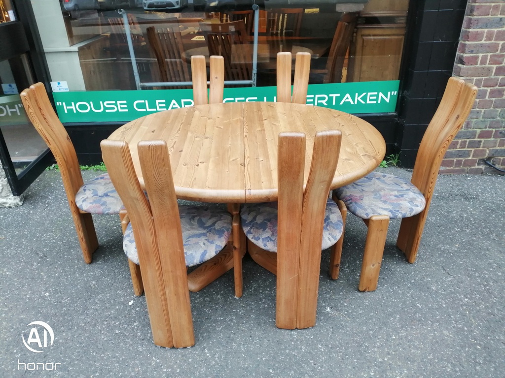 STYLISH DANISH PINE EXTENDING TABLE &amp; SIX CHAIRS