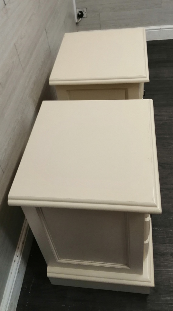 PAIR OF 3 DRAWER OFF WHITE BEDSIDE CHESTS