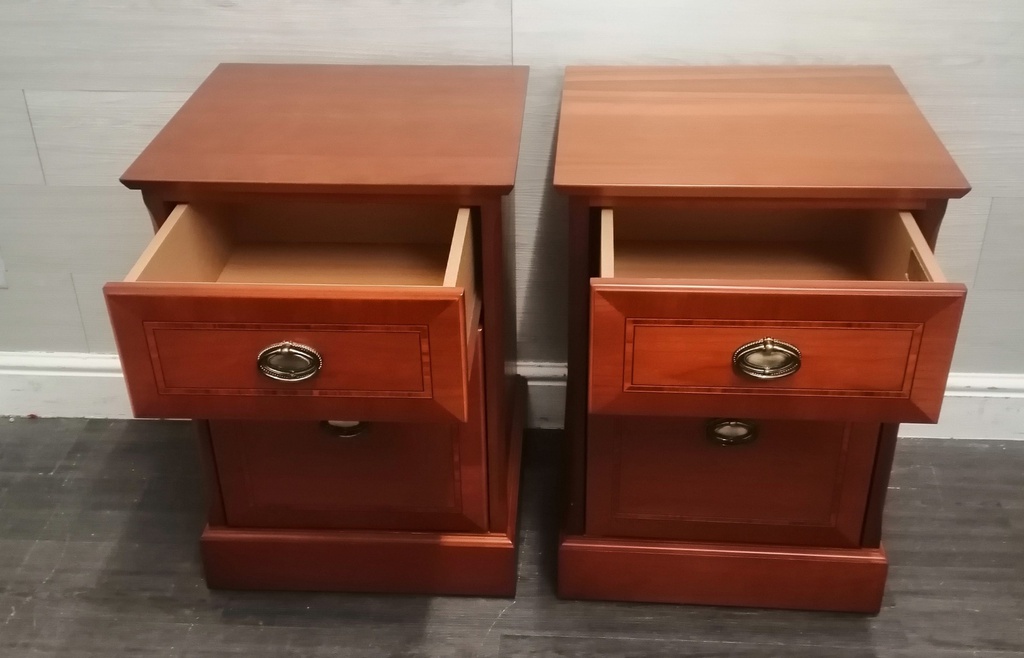 PAIR OF QUALITY OLQMPUS BEDSIDE CHESTS