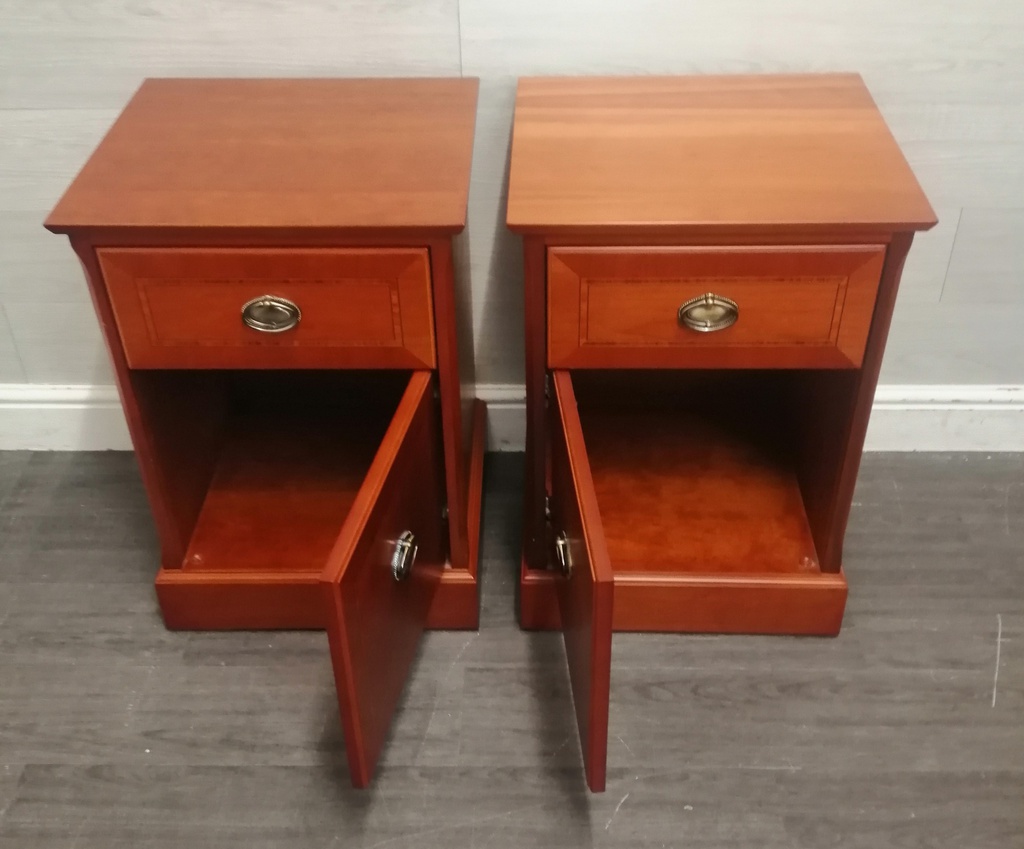 PAIR OF QUALITY OLQMPUS BEDSIDE CHESTS