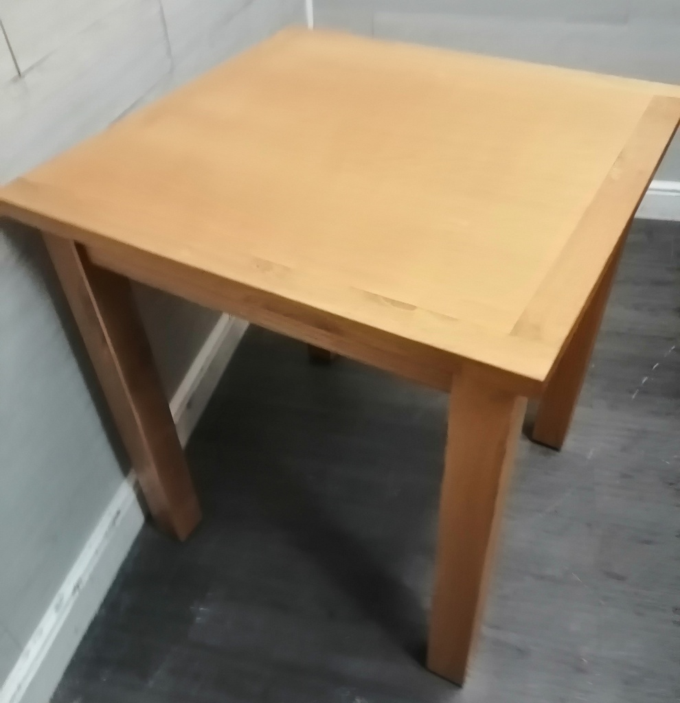 NEAT SQUARE OAK DINING TABLE