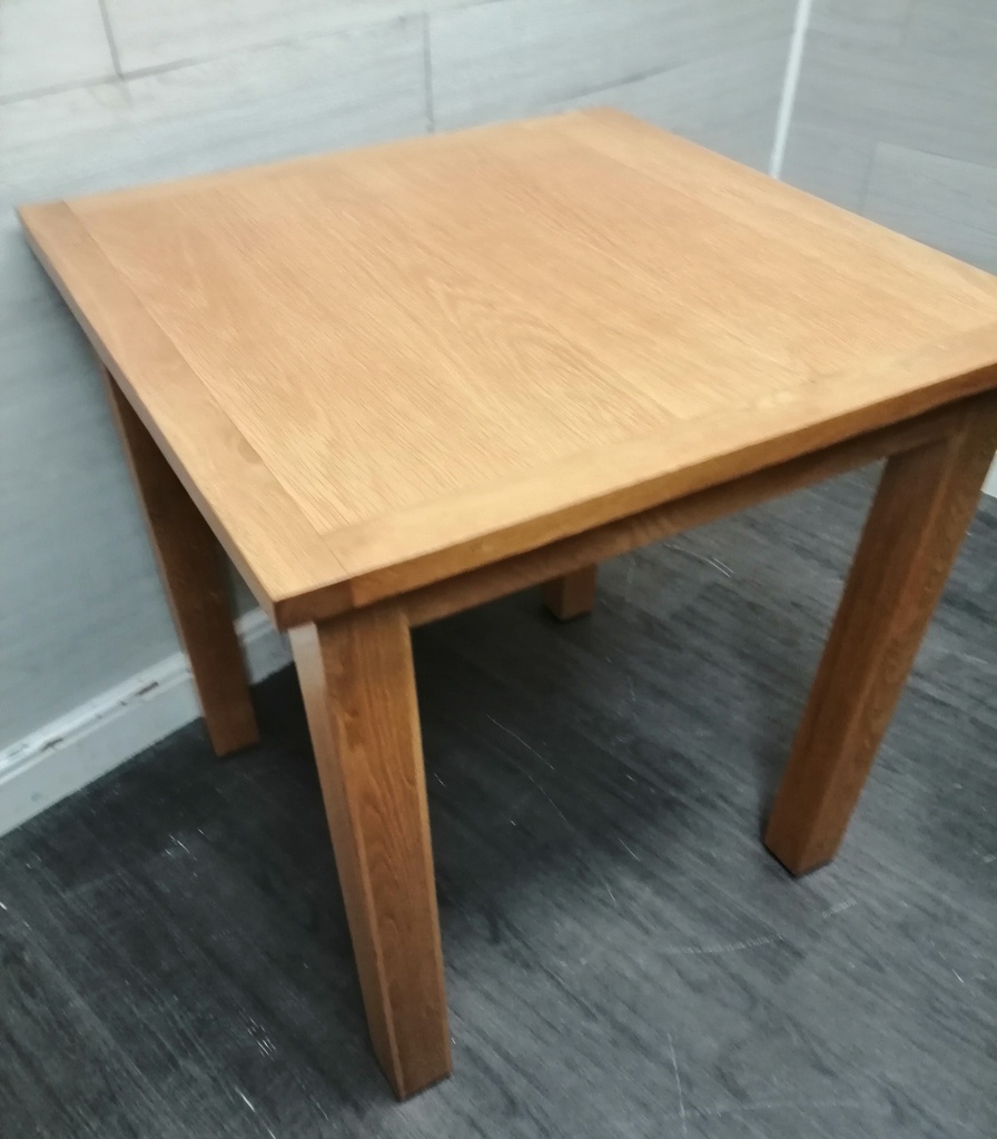 NEAT SQUARE OAK DINING TABLE