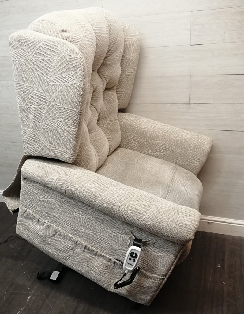 BARGAIN CARE CO RISE AND RECLINE ARMCHAIR