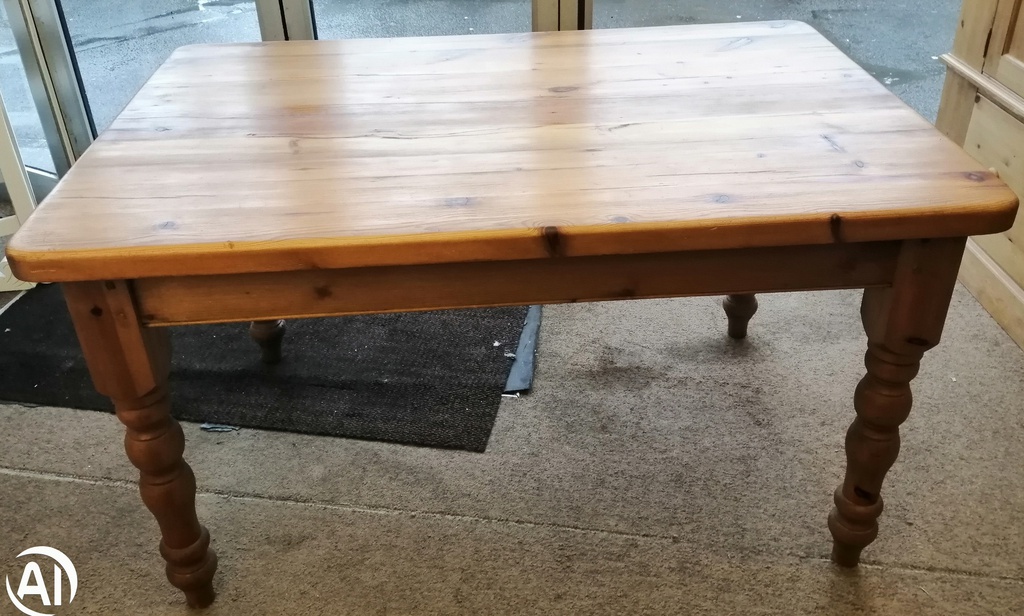 SOLID PINE 4FT 7" DINING TABLE