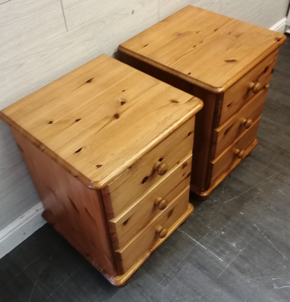 Pair of pine bedsides chests