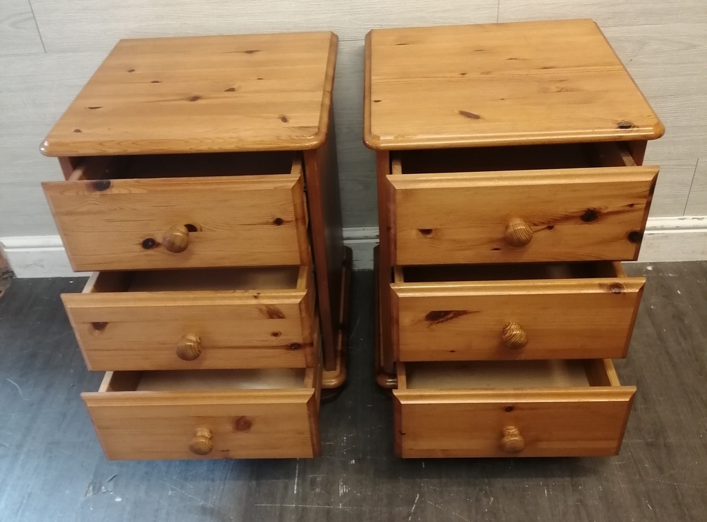 Pair of pine bedsides chests