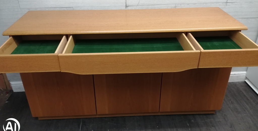 QUALITY SKOVBY TRIPLE SIDEBOARD CUPBOARD