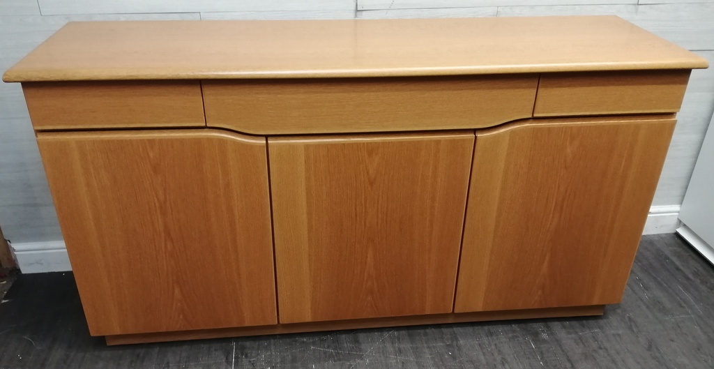 QUALITY SKOVBY TRIPLE SIDEBOARD CUPBOARD