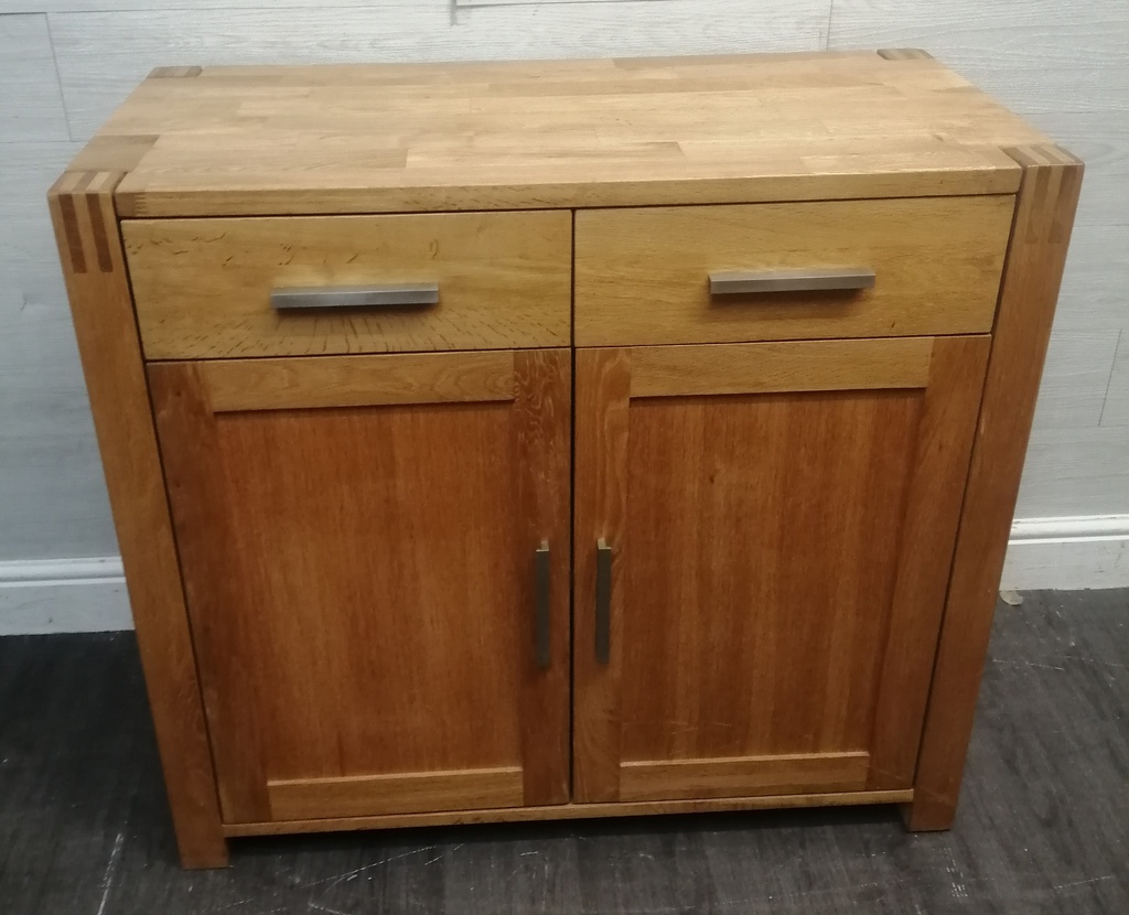 LOVELY BLOCK OAK MODERN SIDEBOARD