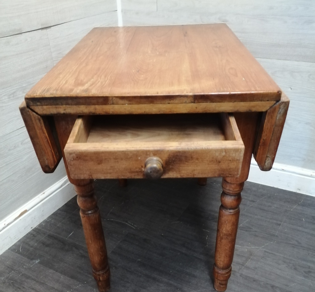 Lovely Old Pine Drop Leaf Table