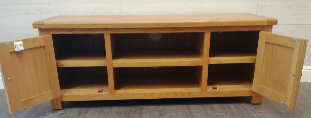 QUALITY OAK TV BENCH/STAND