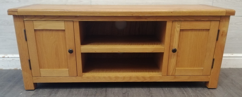 QUALITY OAK TV BENCH/STAND
