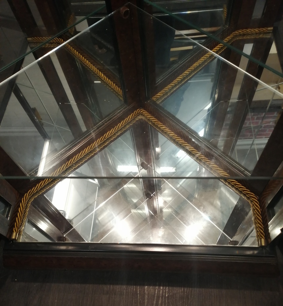 LOVELY NEAT GLAZED  CORNER DISPLAY UNIT