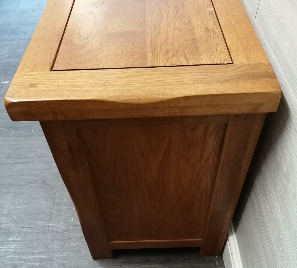 QUALITY OAK TV BENCH/STAND