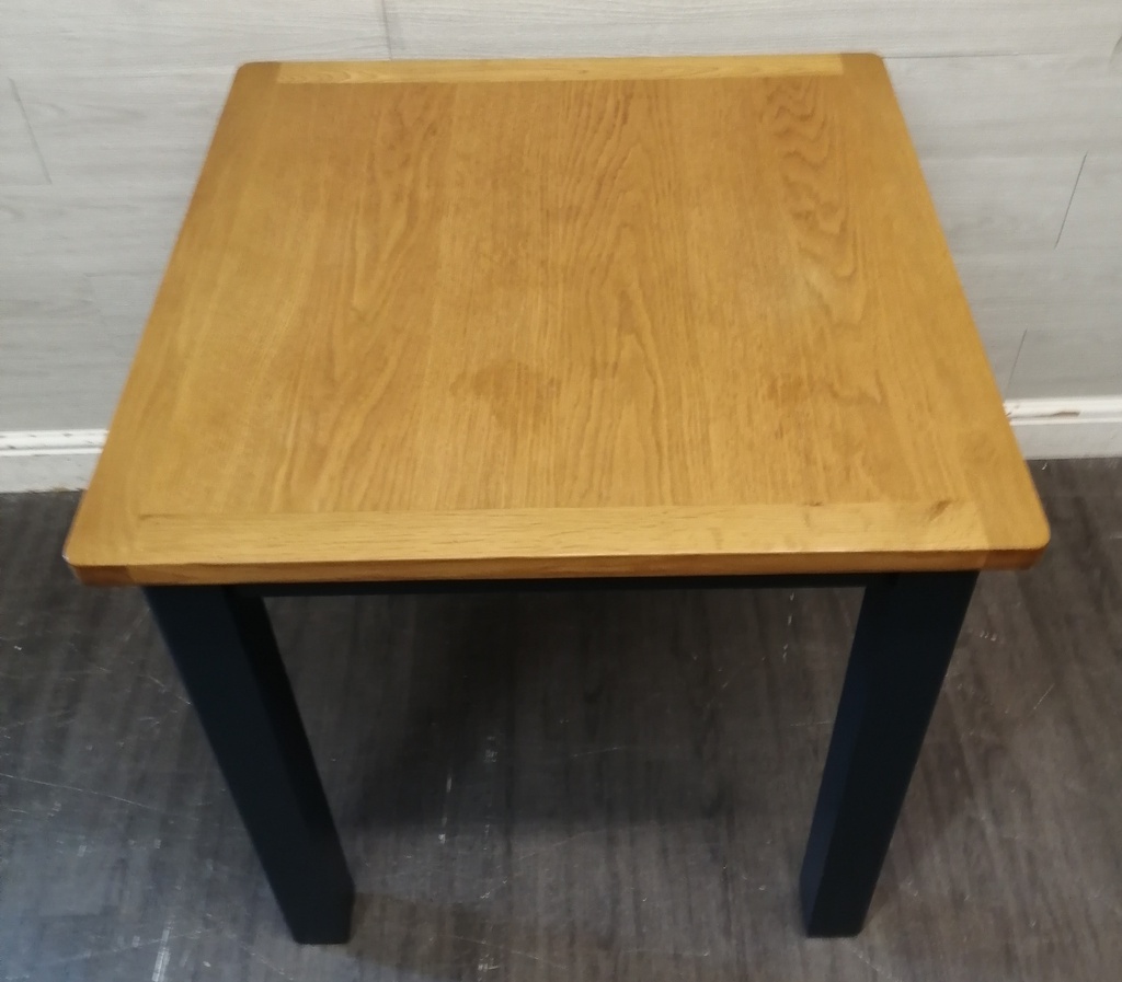 NEAT SQUARE OAK DINING TABLE
