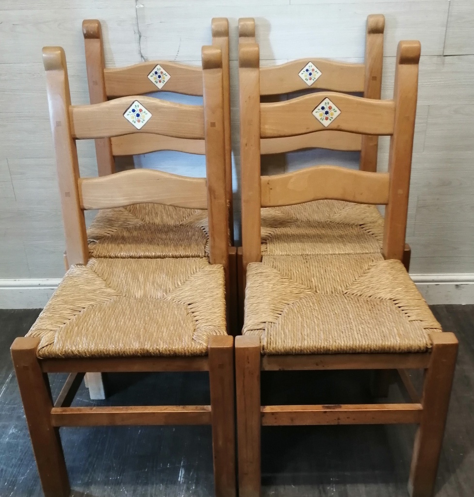 QUALITY SOLID PINE NEAT TABLE AND 4 CHAIRS