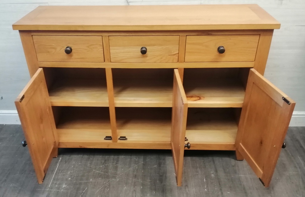 LOVELY SOLID OAK SIDEBOAD