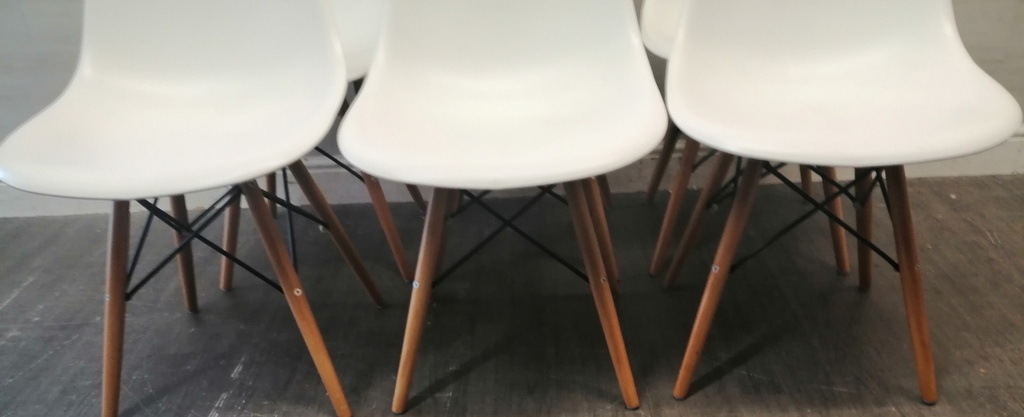 SET OF 6 WHITE EAMES STYLE CHAIR