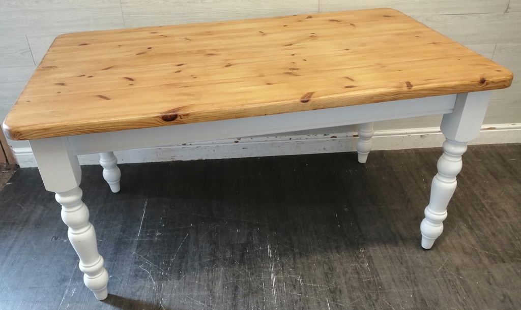 SOLID PINE 5FT DINING TABLE