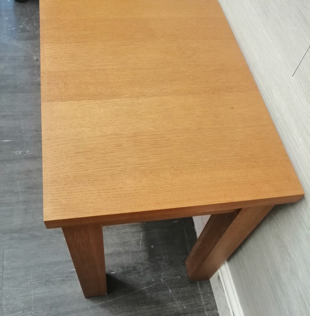 LOVELY OAK SIDE TABLE