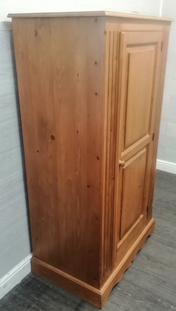 SINGLE DOOR SOLID PINE LOW WARDROBE