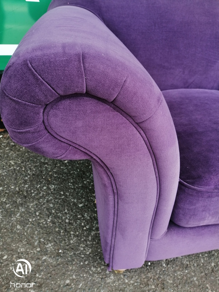Lovely Mauve Toned Chesterfield Style Neat Sofa