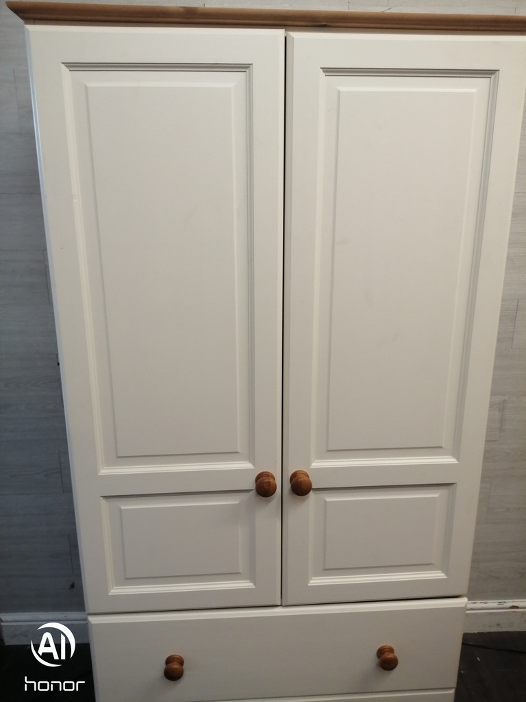 QUALITY SHAKER STYLE CREAM WARDROBE WITH DRAWERS