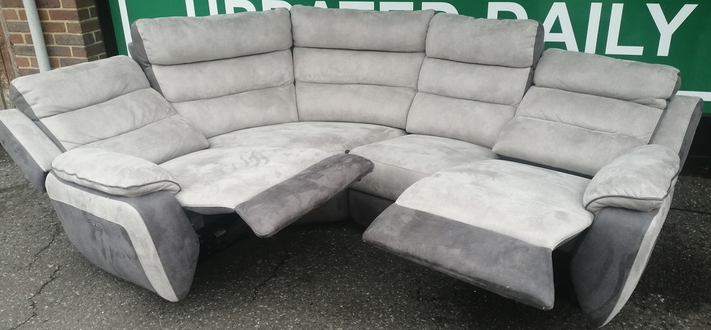 STUNNING GREY ELECTRIC RECLINER CORNER SOFA