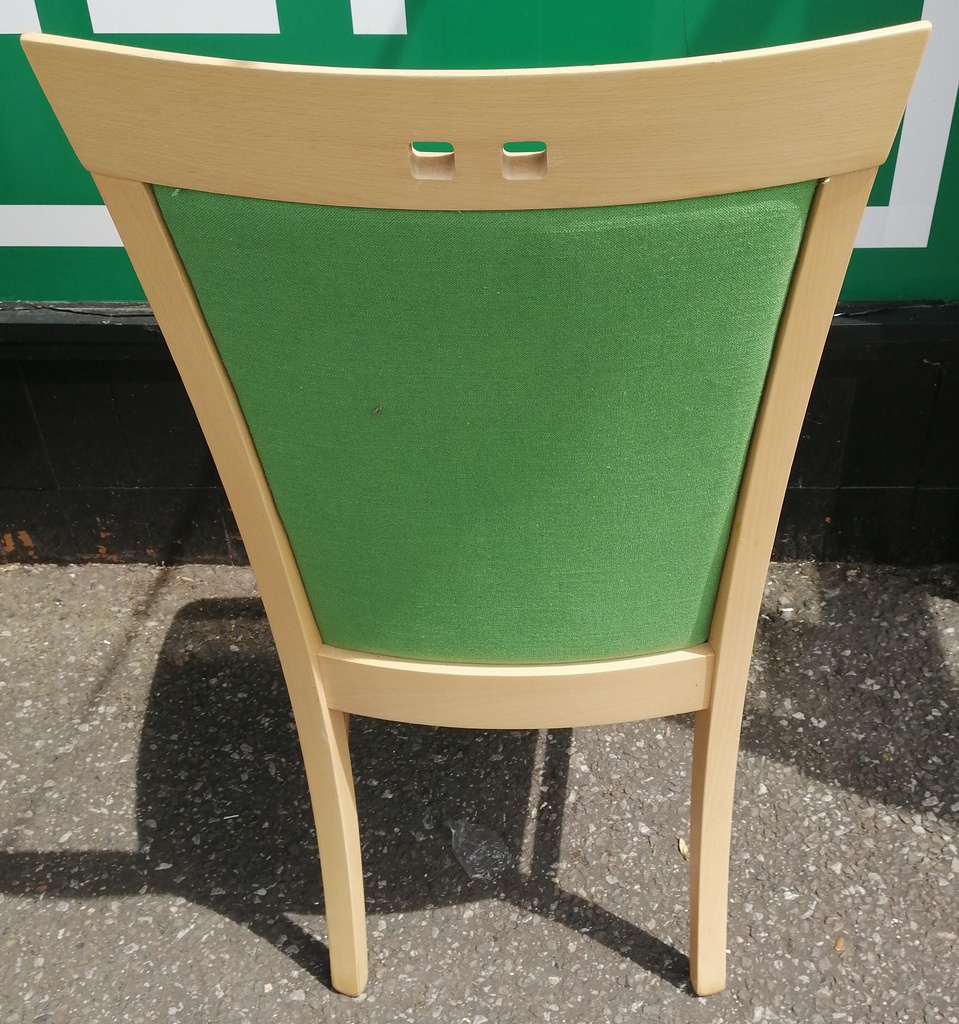 LOVELY EXTENDING TABLE AND 6 CHAIRS