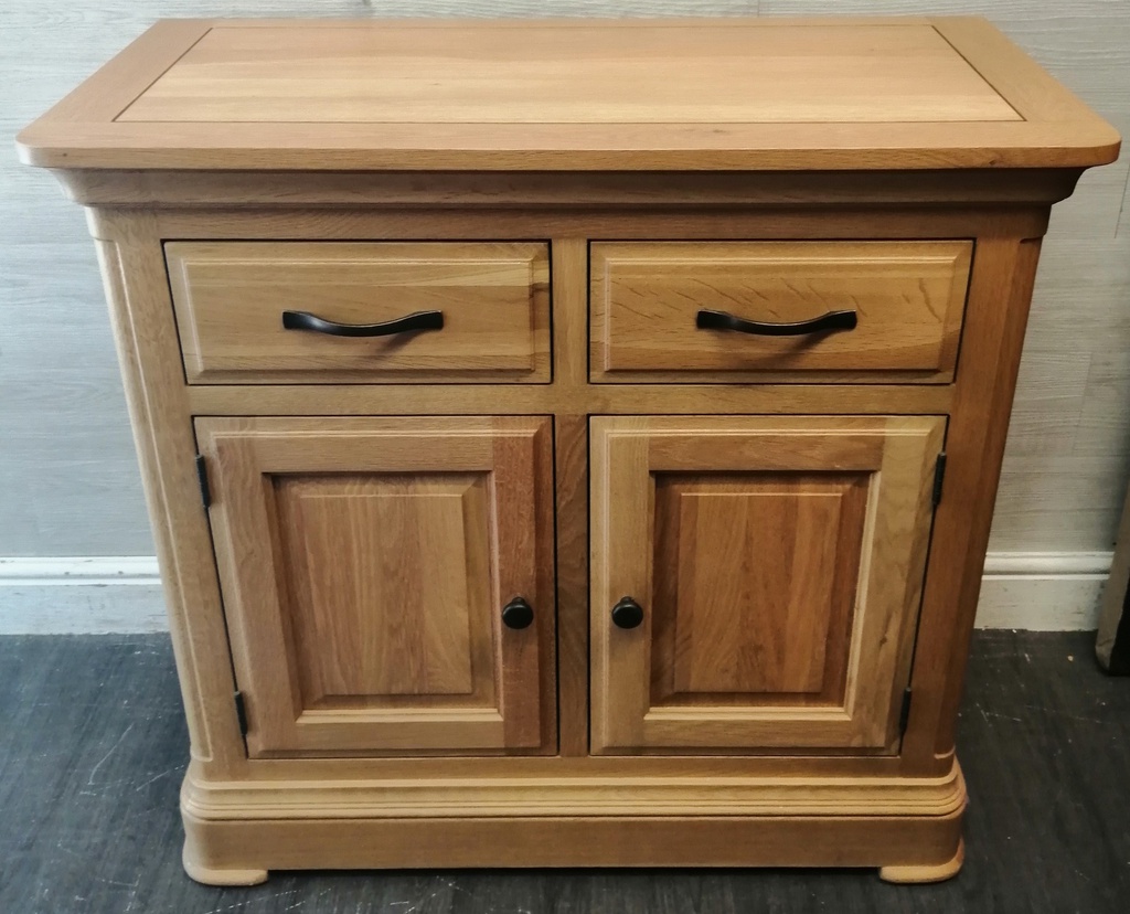 QUALITY NEAT OAK SIDEBOARD