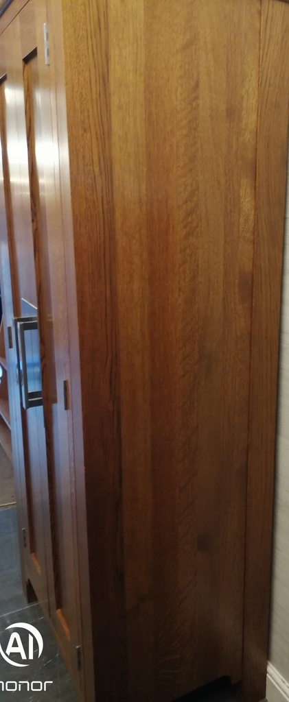 TOP QUALITY SOLID OAK CUPBOARD