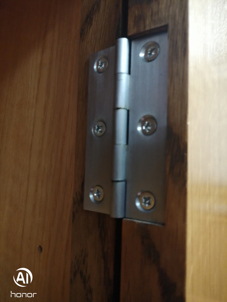 TOP QUALITY SOLID OAK CUPBOARD