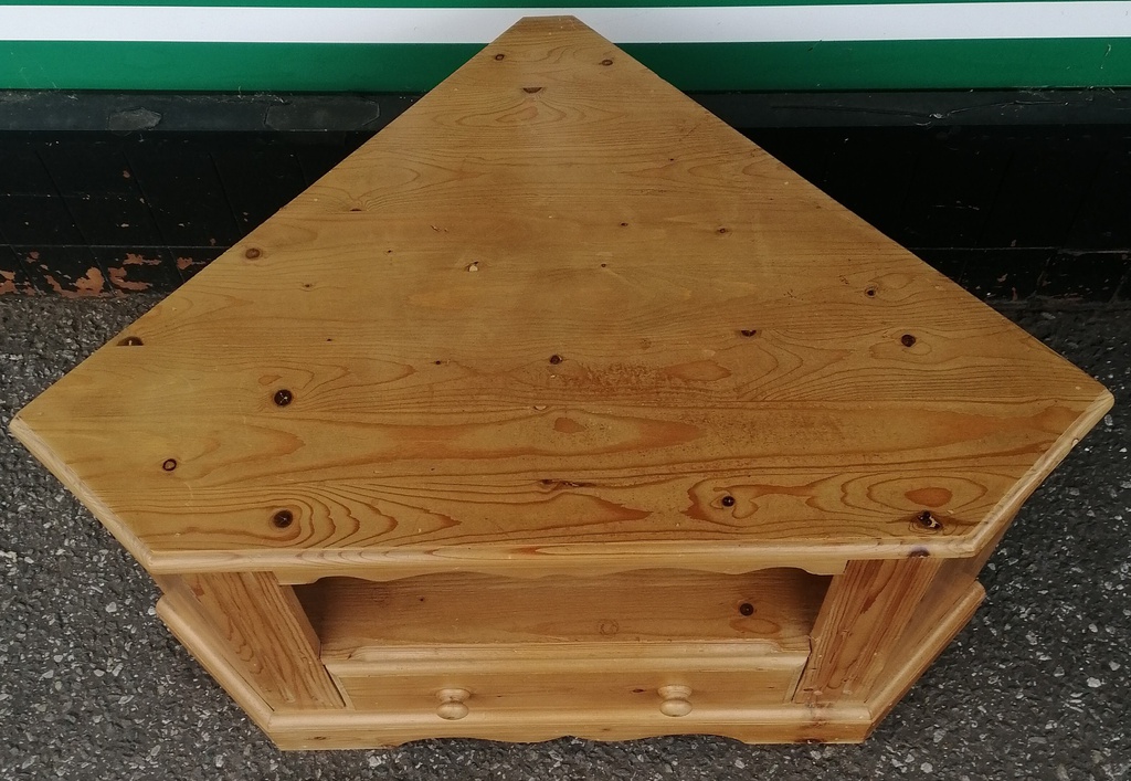 PINE CORNER TV UNIT