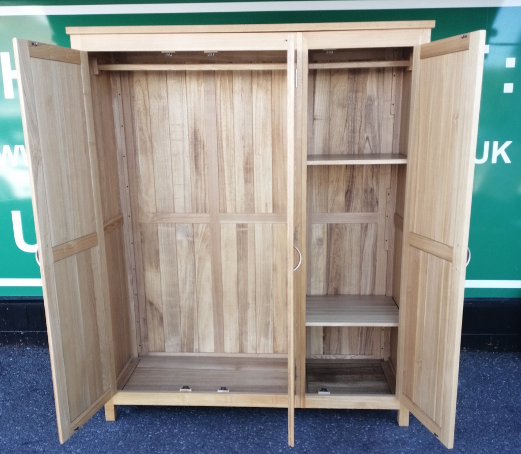 OAK TRIPLE WARDROBE WITH SHELVES