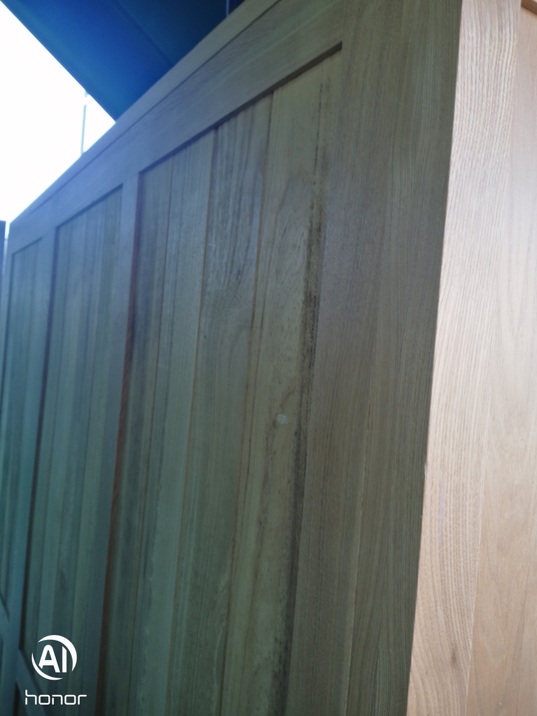 OAK TRIPLE WARDROBE WITH SHELVES