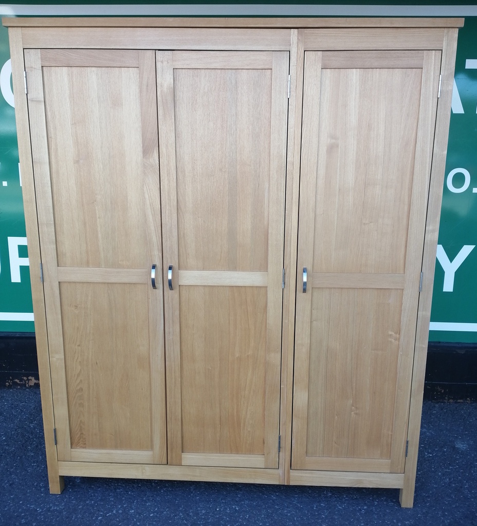 OAK TRIPLE WARDROBE WITH SHELVES
