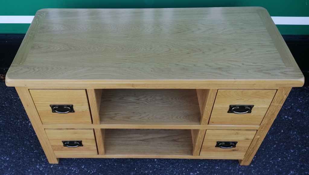 QUALITY OAK TV BENCH