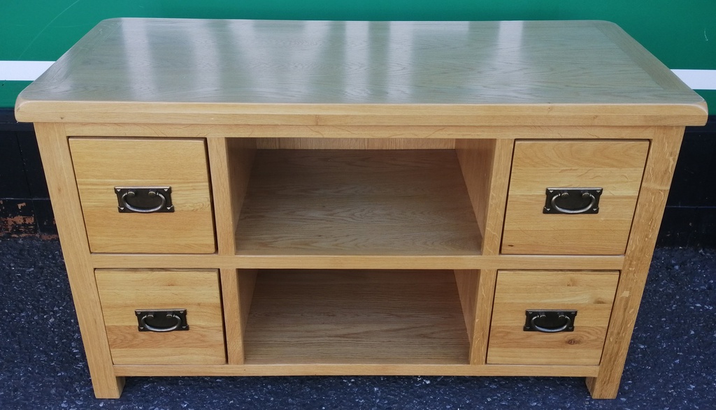 QUALITY OAK TV BENCH