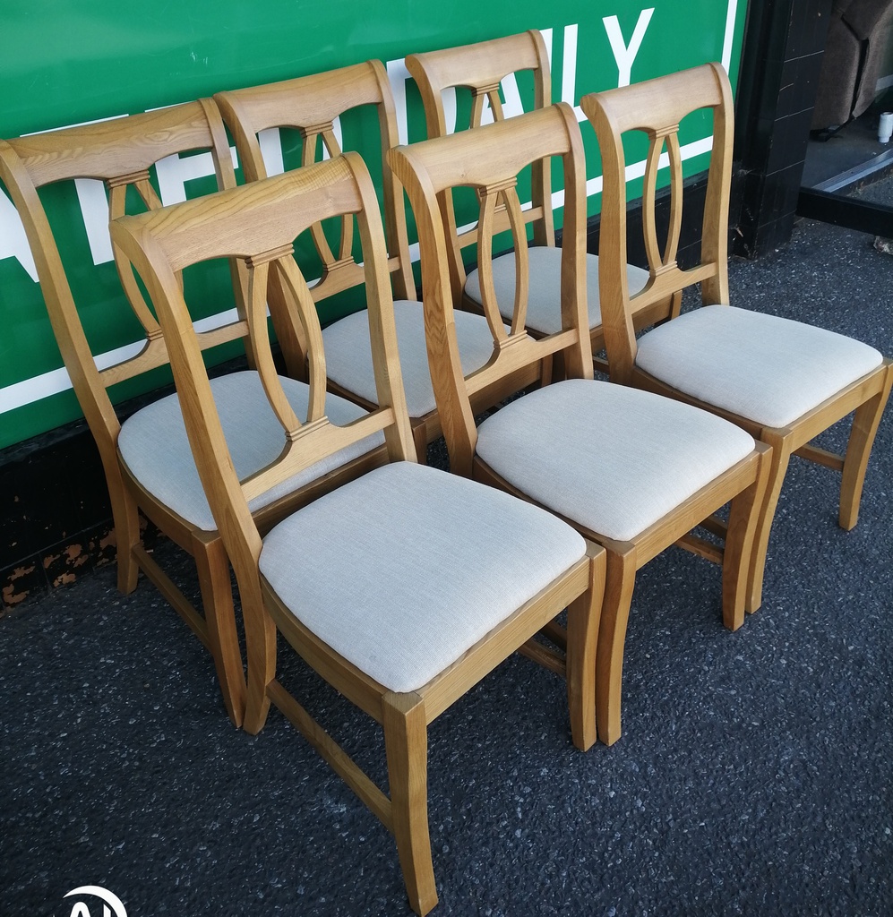 QUALITY OAK EXTENDING TABLE AND 6 CHAIRS