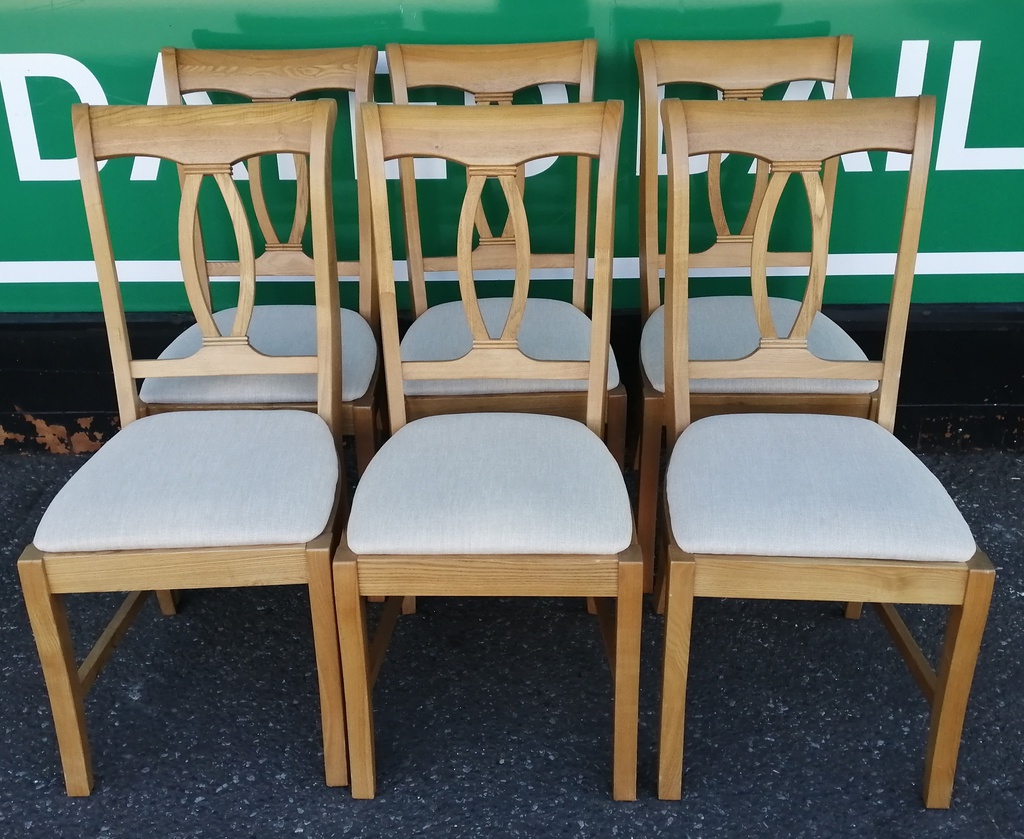 QUALITY OAK EXTENDING TABLE AND 6 CHAIRS