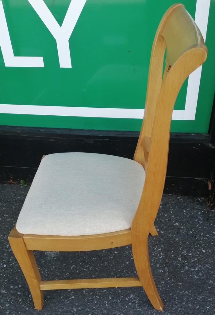 QUALITY OAK EXTENDING TABLE AND 6 CHAIRS