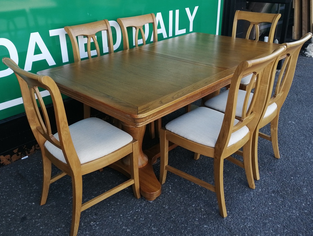 QUALITY OAK EXTENDING TABLE AND 6 CHAIRS
